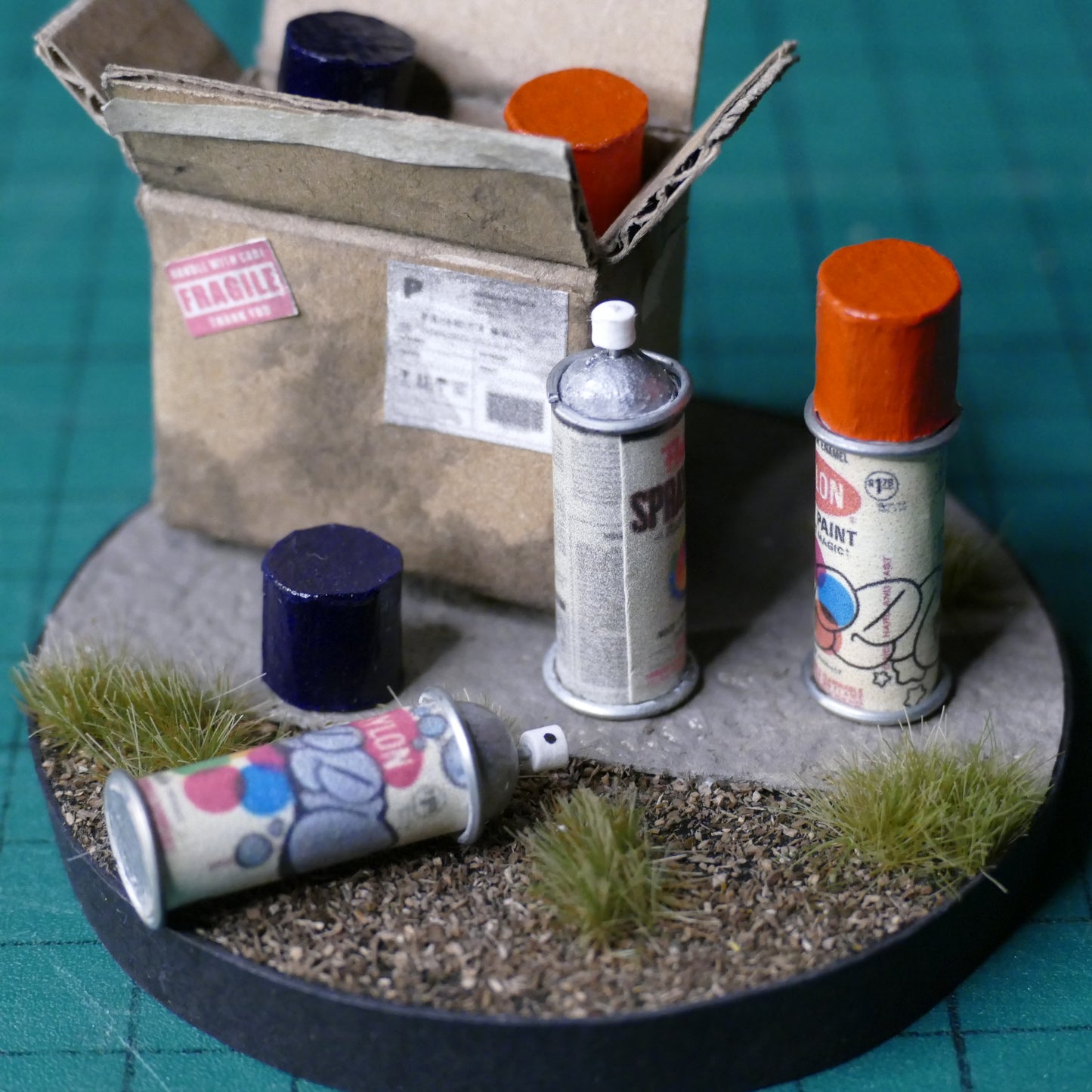 Miniature Spray Can Set