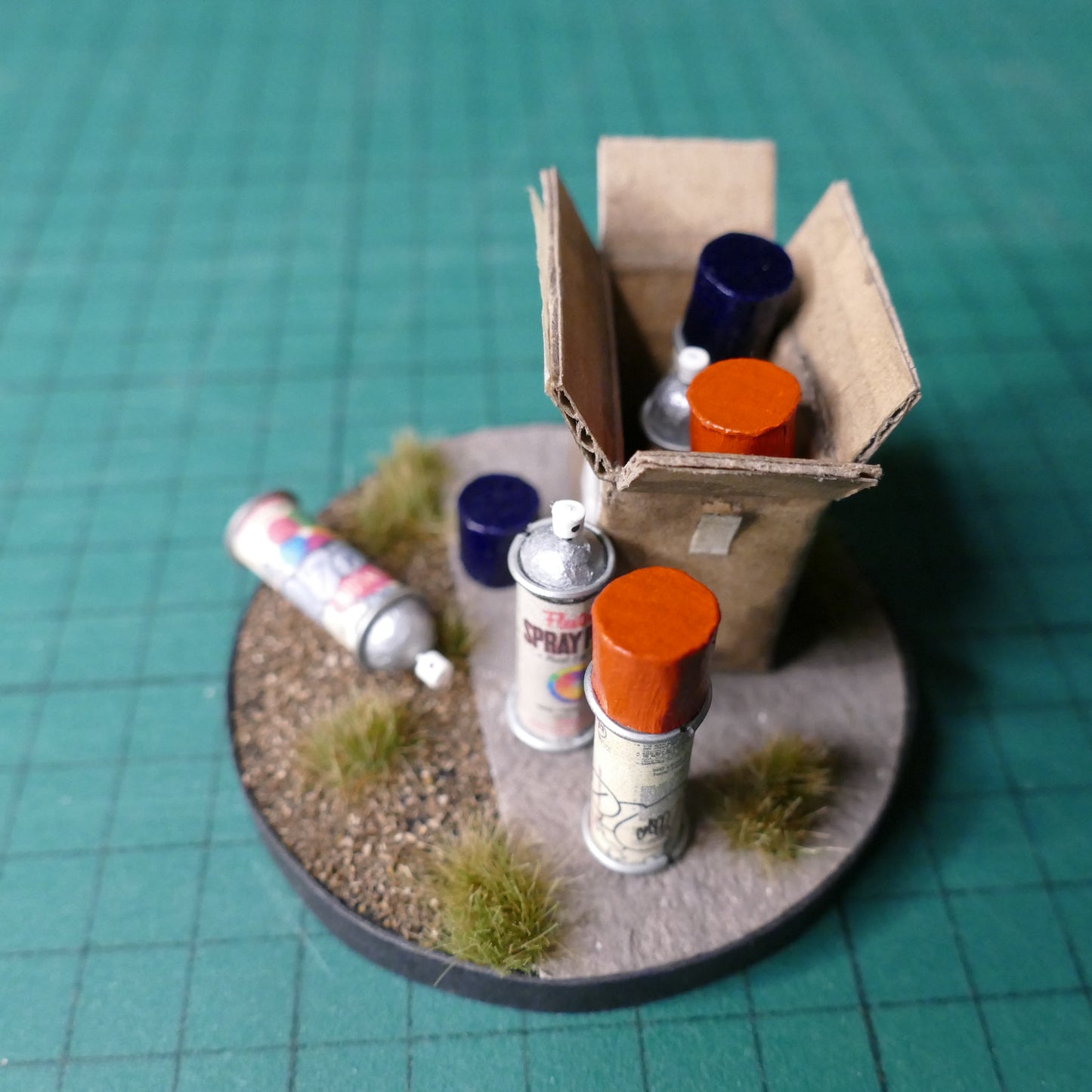 Miniature Spray Can Set