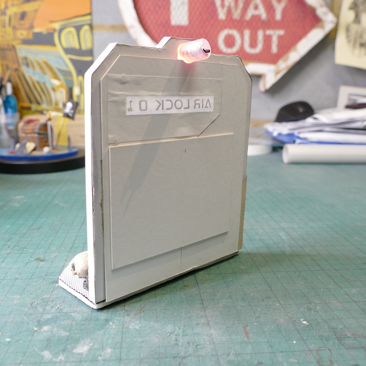 Miniature 'Alien' Airlock Scene