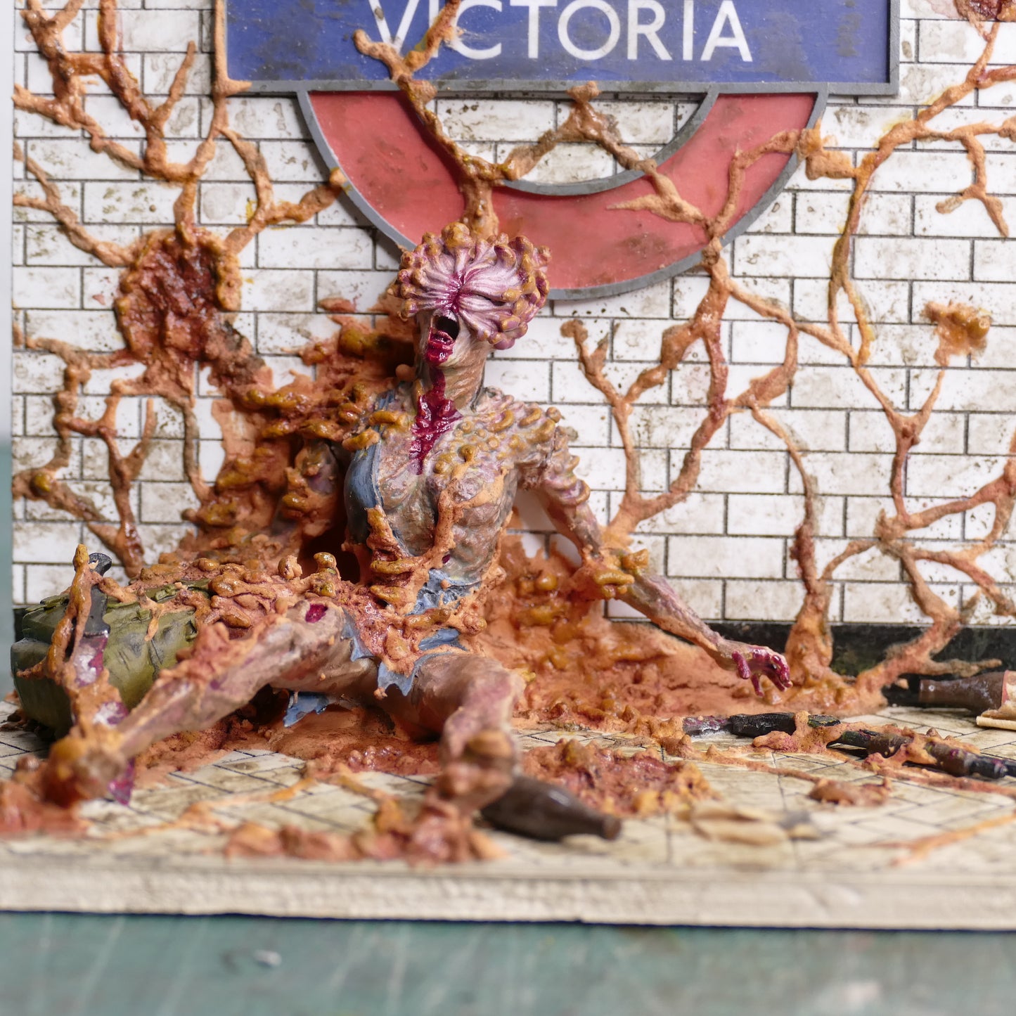 Miniature The Last of Us London Tube Station