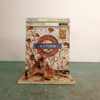 Miniature The Last of Us London Tube Station