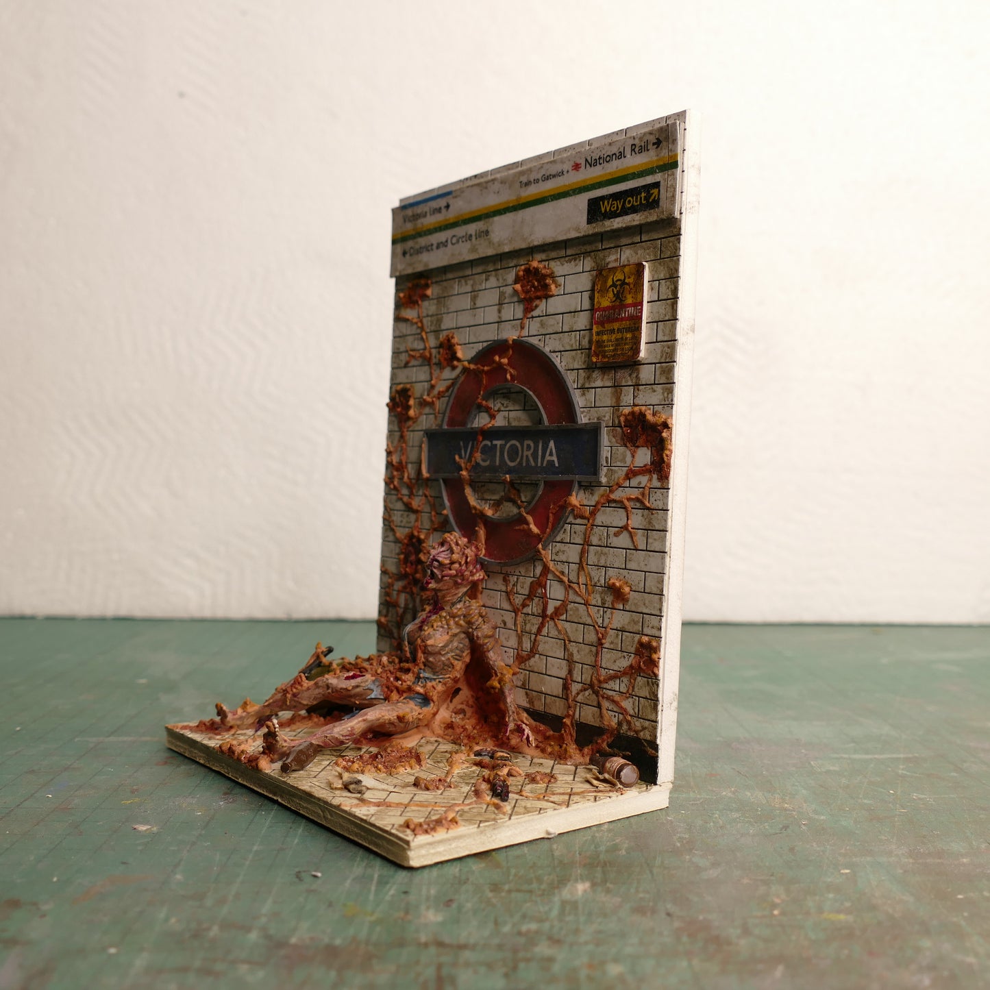 Miniature The Last of Us London Tube Station
